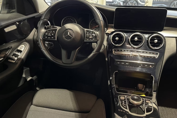 2019 Mercedes-Benz C-Class z przebiegiem 93 000 km